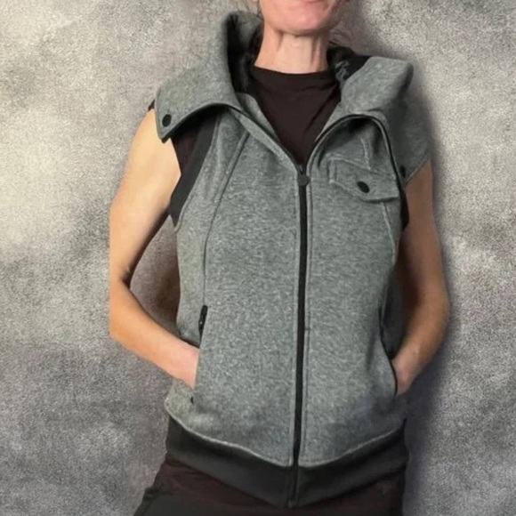 Burton women’s Jackets & Coats | Over-Sized Hooded Vest - Picture 2 of 12